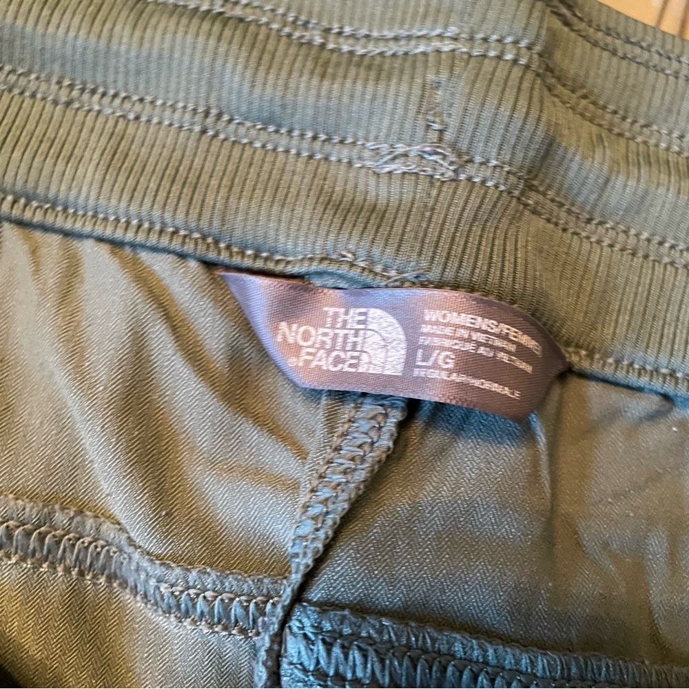 North Face sage green lightweight active capri pants Women Large - Picture 6 of 13